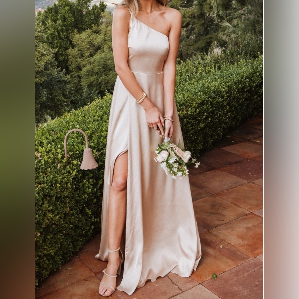 Show Me Your MuMu Shannon One-Shoulder Dress in White - Picture 4 of 9